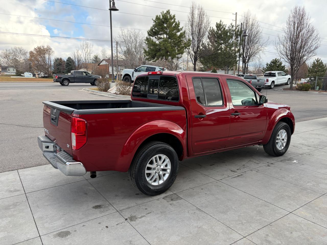 Nissan Frontier 2WD Crew Cab SWB Auto SV 2015