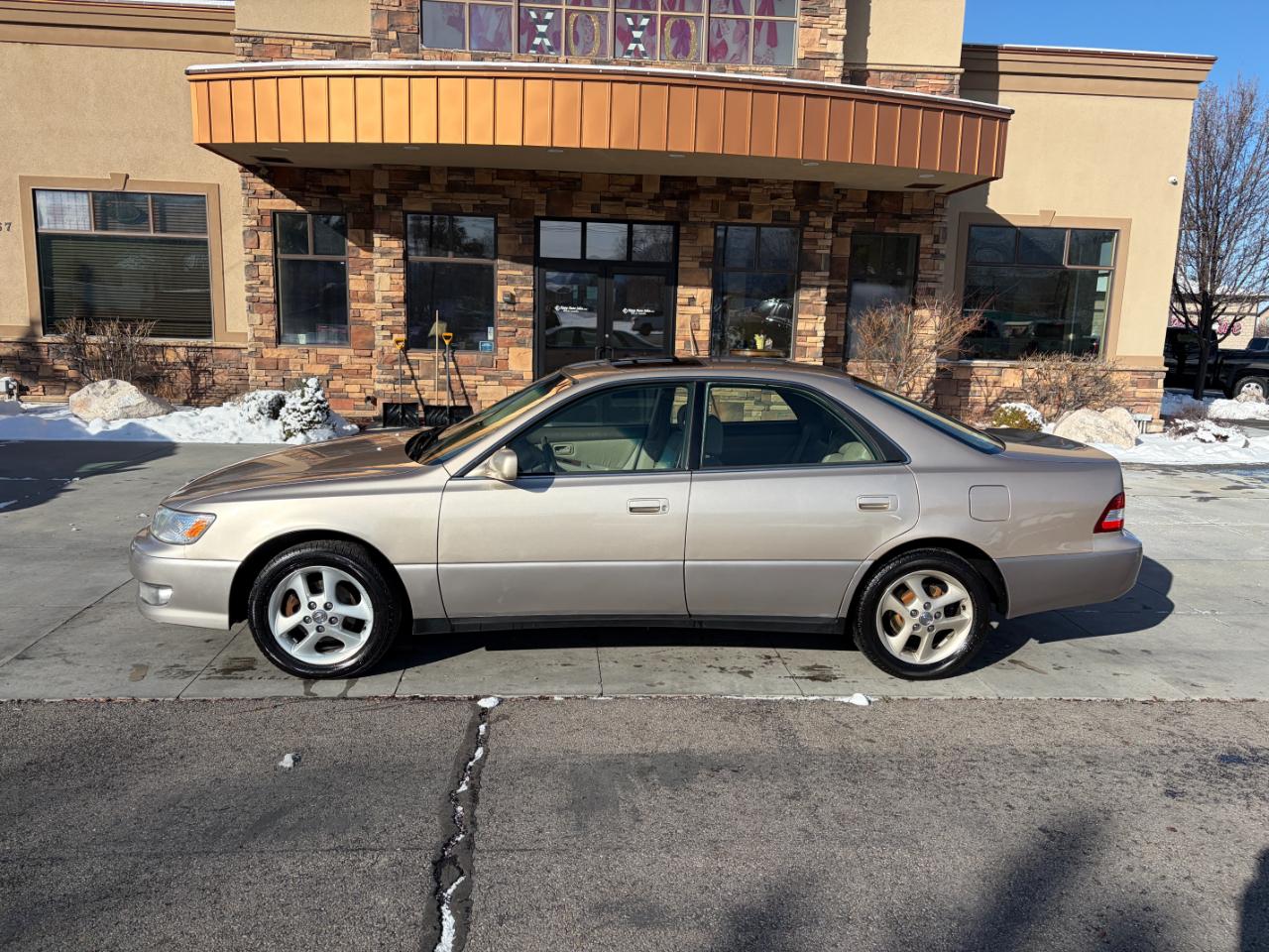 Lexus ES 300 4dr Sdn 2000