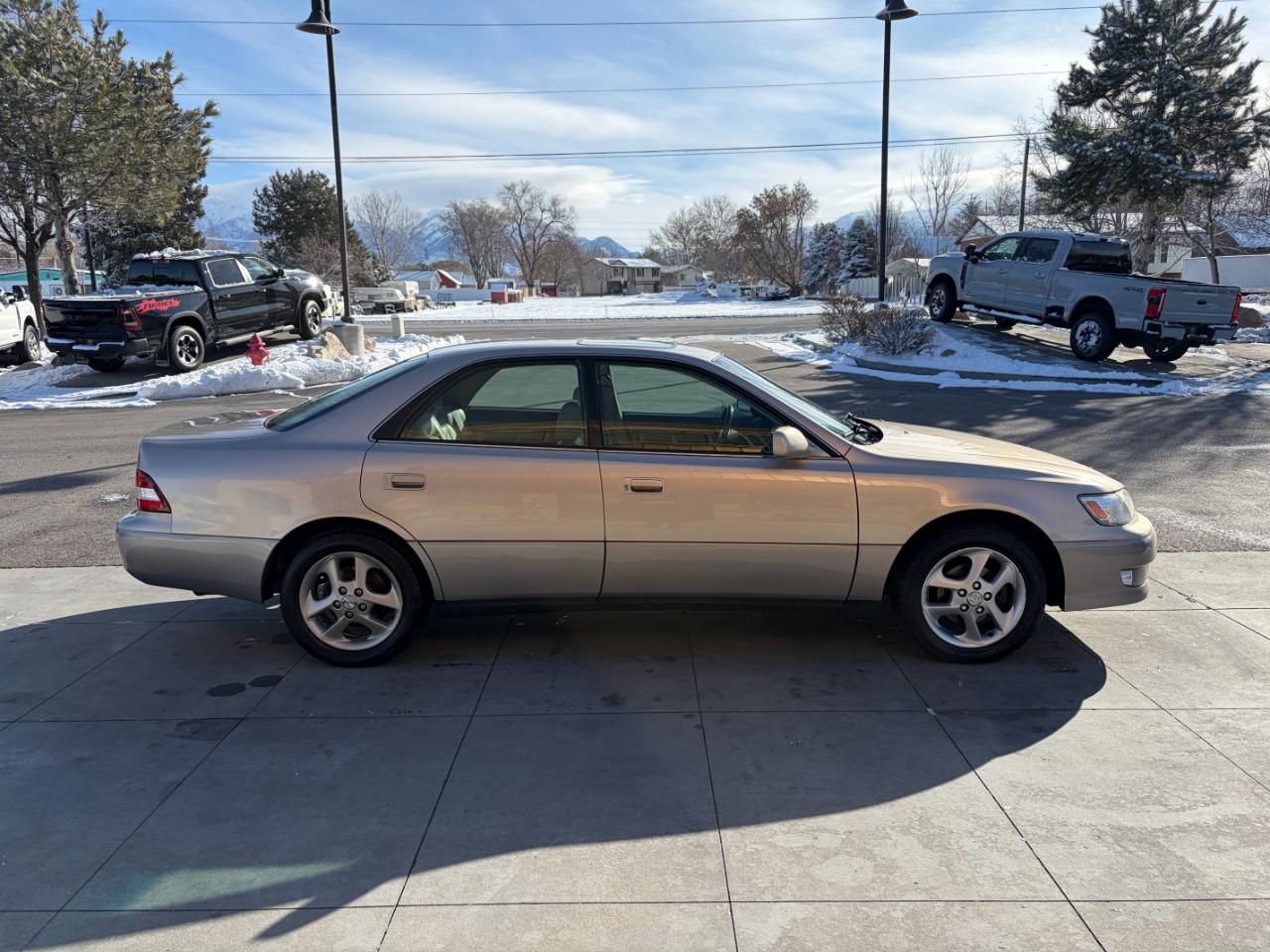 Lexus ES 300 4dr Sdn 2000
