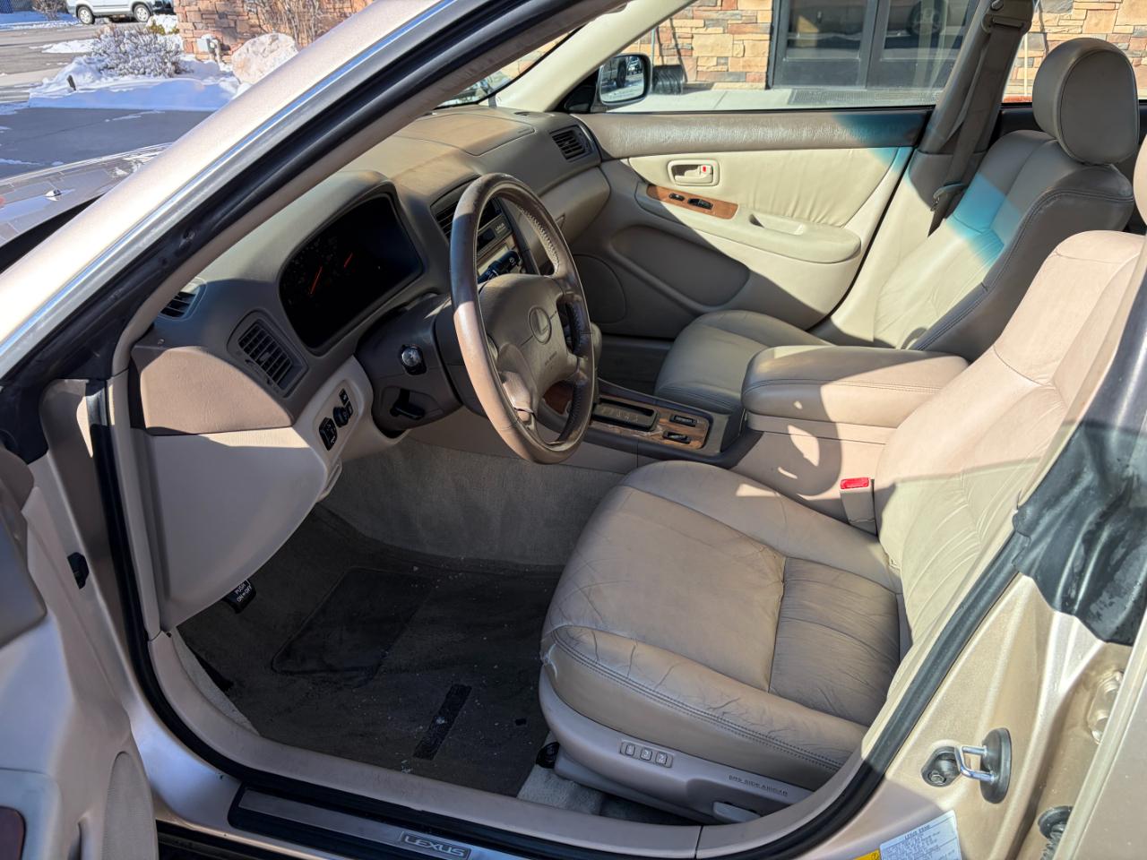 Lexus ES 300 4dr Sdn 2000