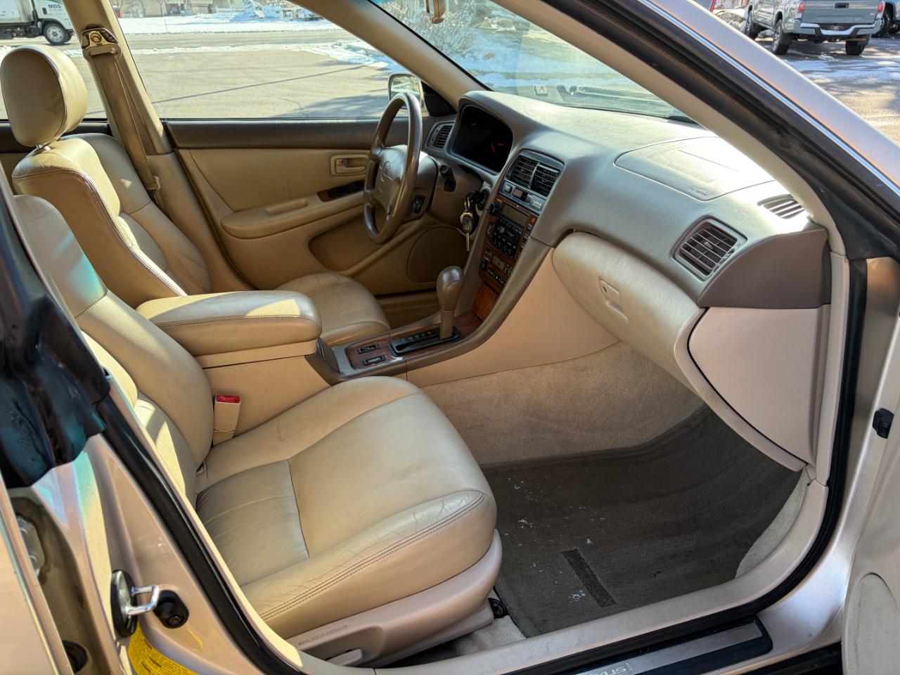 Lexus ES 300 4dr Sdn 2000