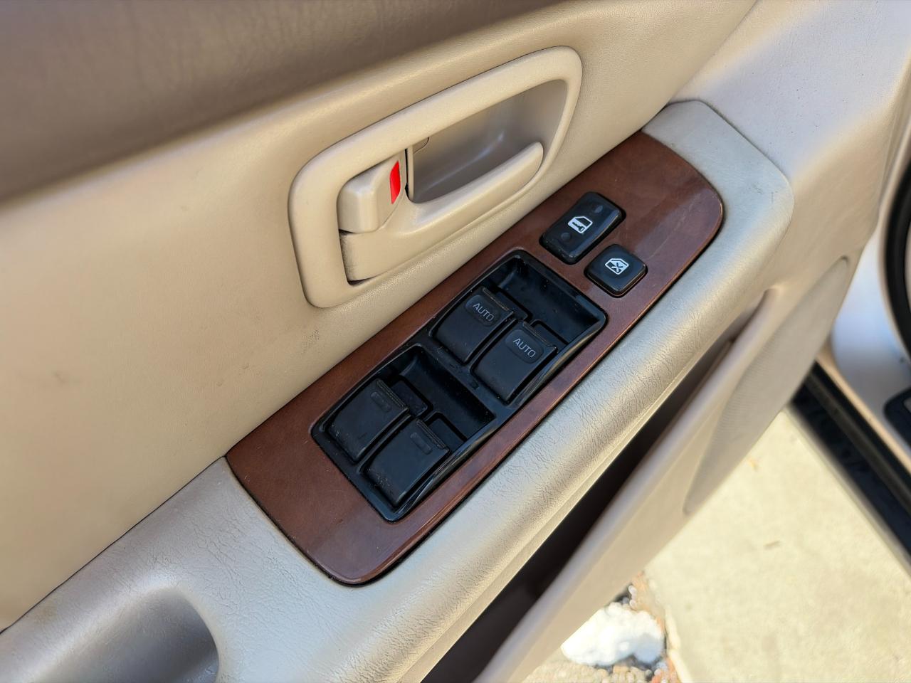 Lexus ES 300 4dr Sdn 2000