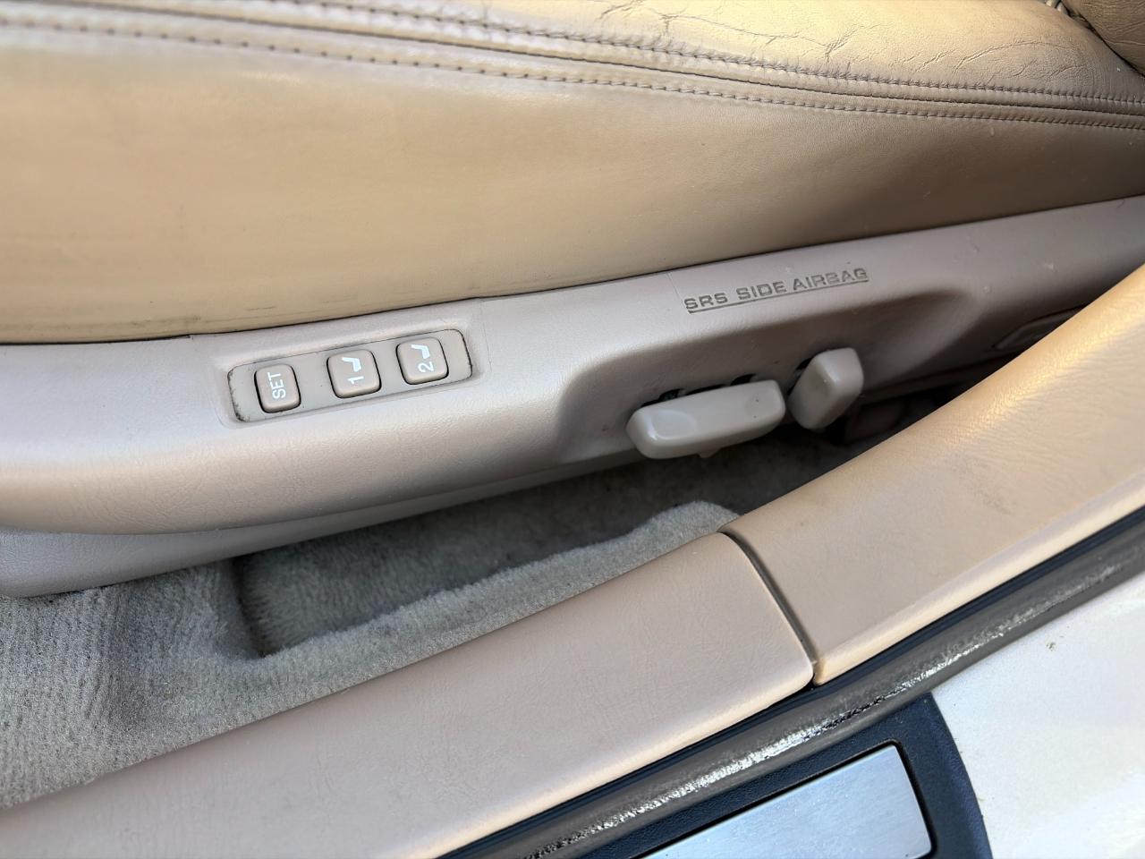 Lexus ES 300 4dr Sdn 2000