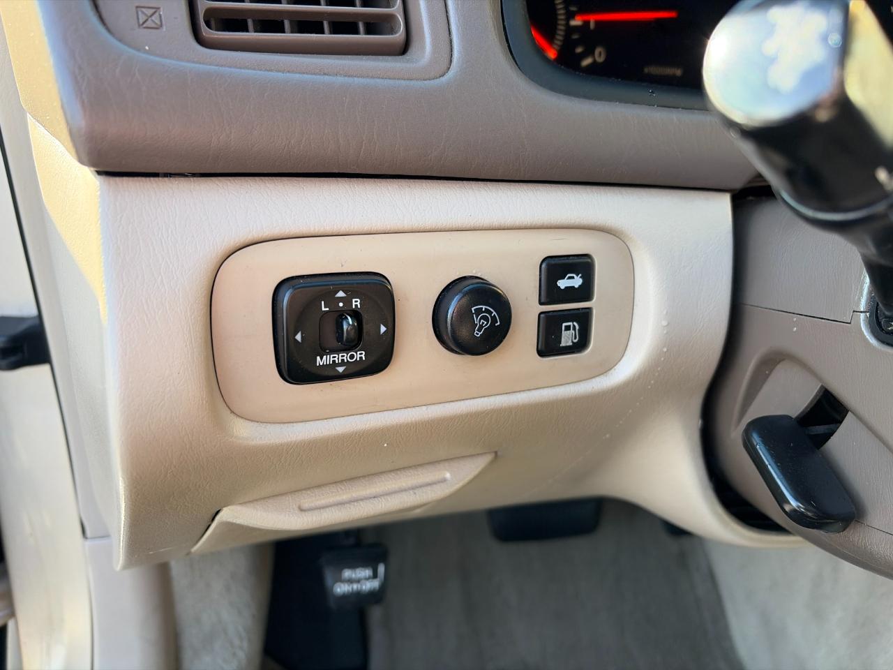 Lexus ES 300 4dr Sdn 2000