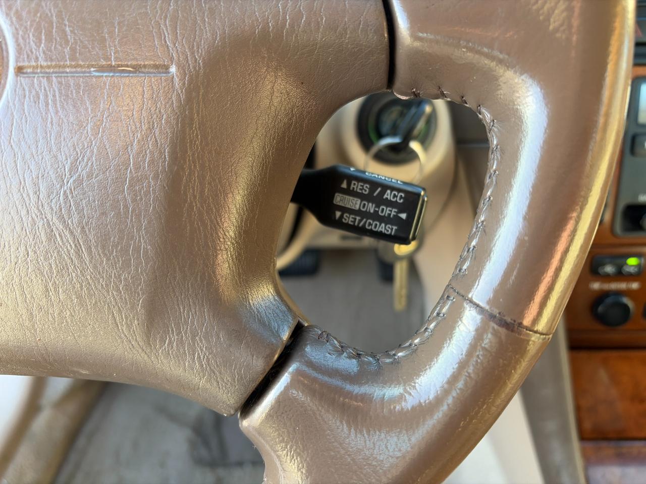 Lexus ES 300 4dr Sdn 2000