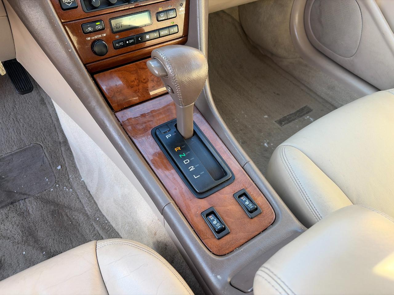 Lexus ES 300 4dr Sdn 2000