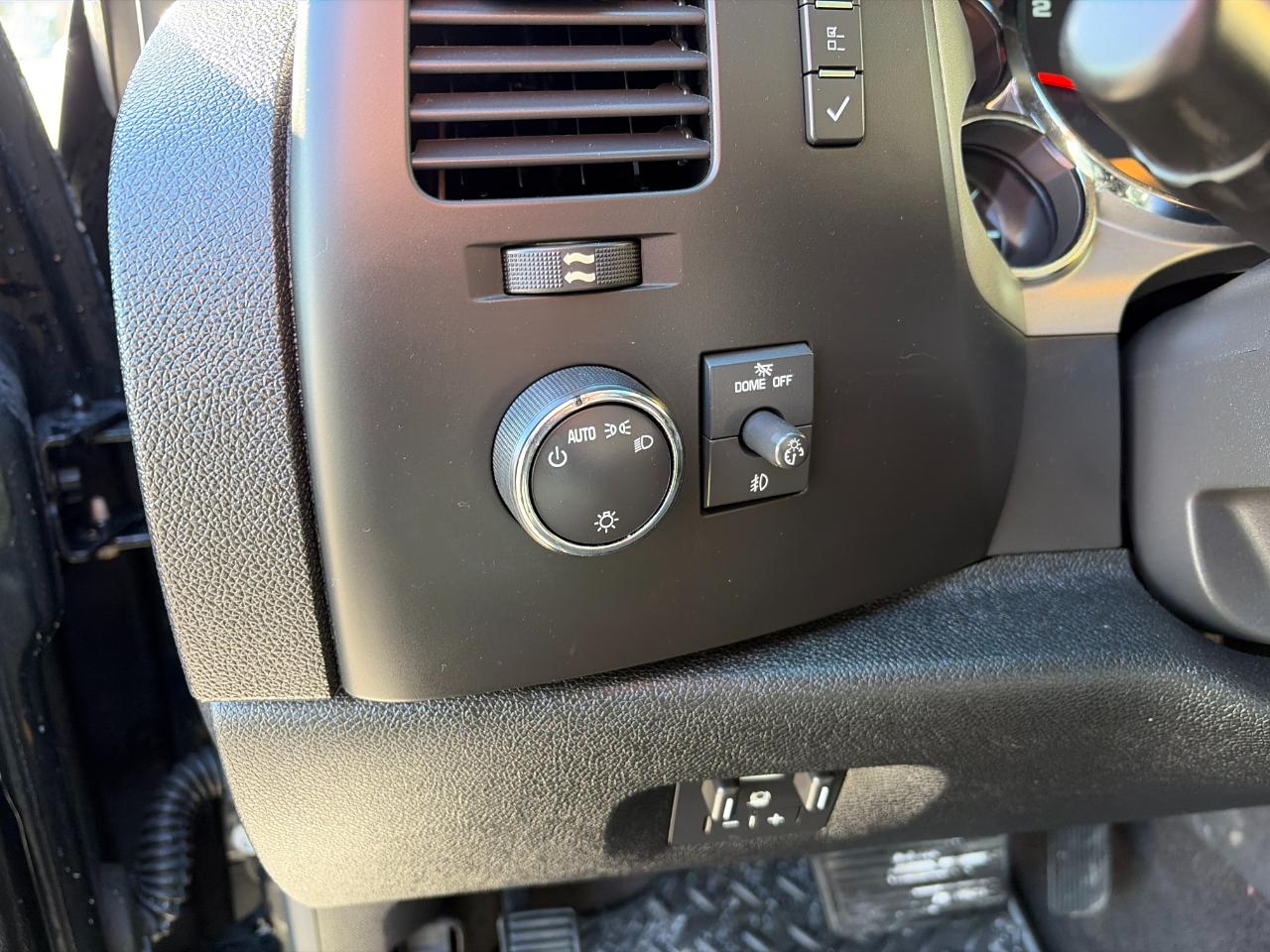 Chevrolet Silverado 1500 4WD Crew Cab 143.5" LT 2010