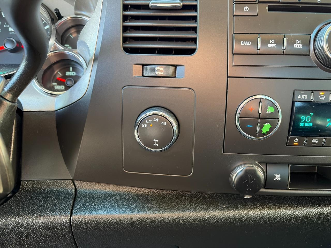 Chevrolet Silverado 1500 4WD Crew Cab 143.5" LT 2010