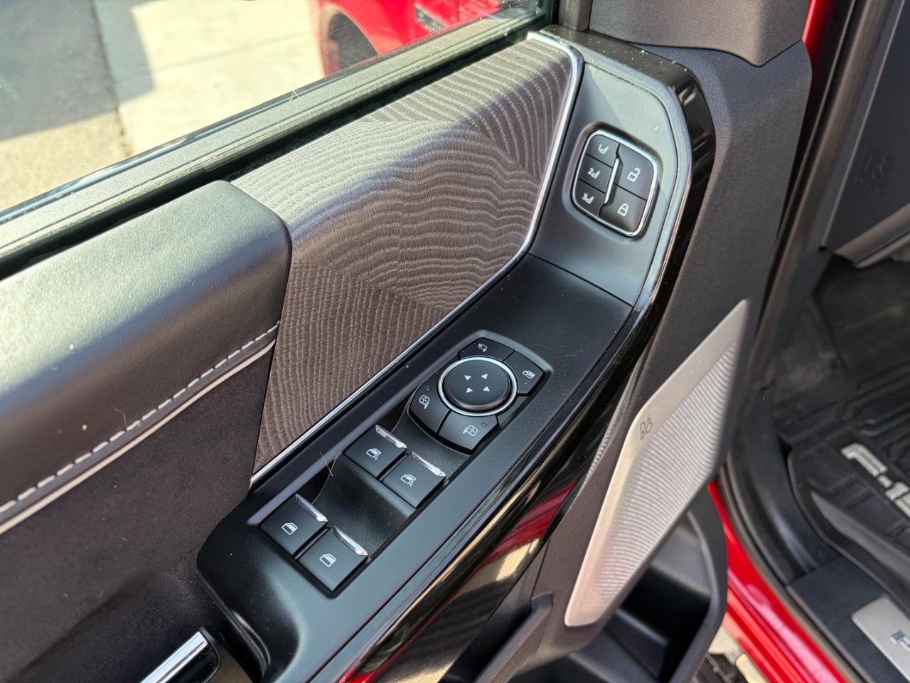 Ford F-150 Lightning Platinum 4WD SuperCrew 5.5' Box 2023