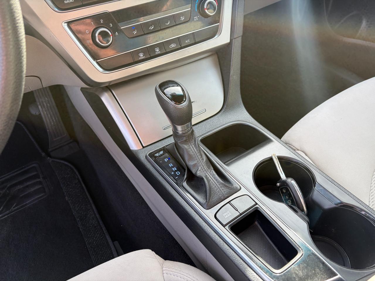 Hyundai Sonata 4dr Sdn 2.4L SE 2016