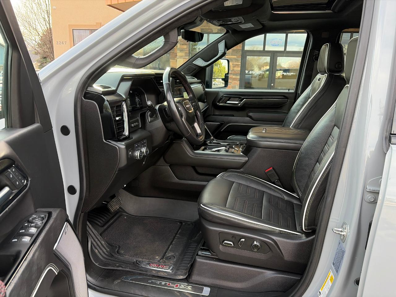 GMC Sierra 2500HD 4WD Crew Cab 159" AT4X 2024