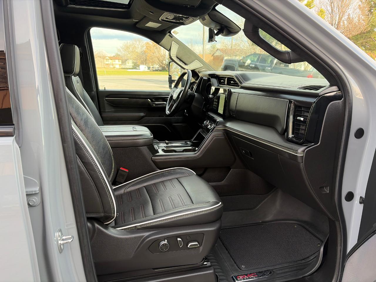 GMC Sierra 2500HD 4WD Crew Cab 159" AT4X 2024