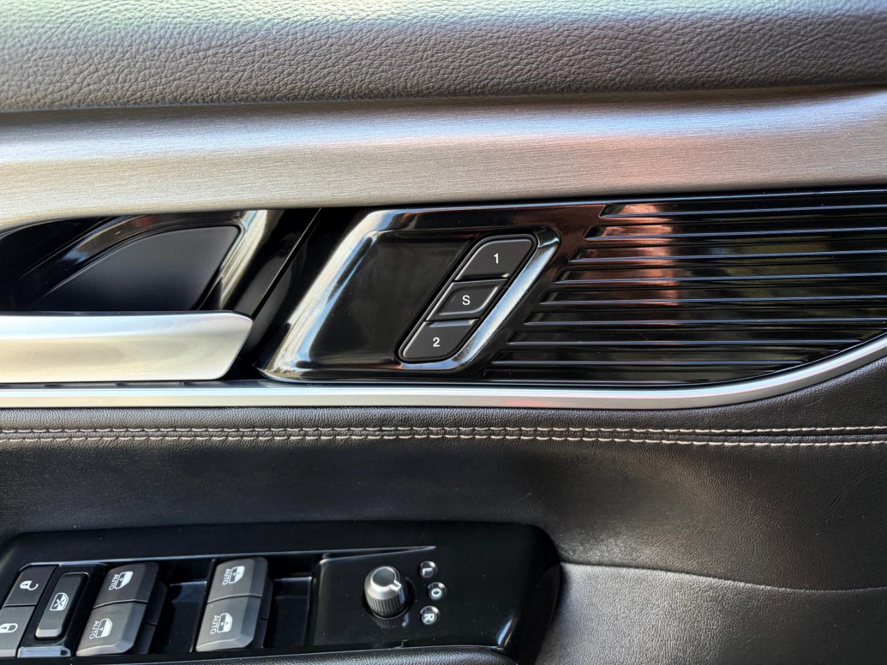 Jeep Wagoneer Series II Carbide 4x4 2024