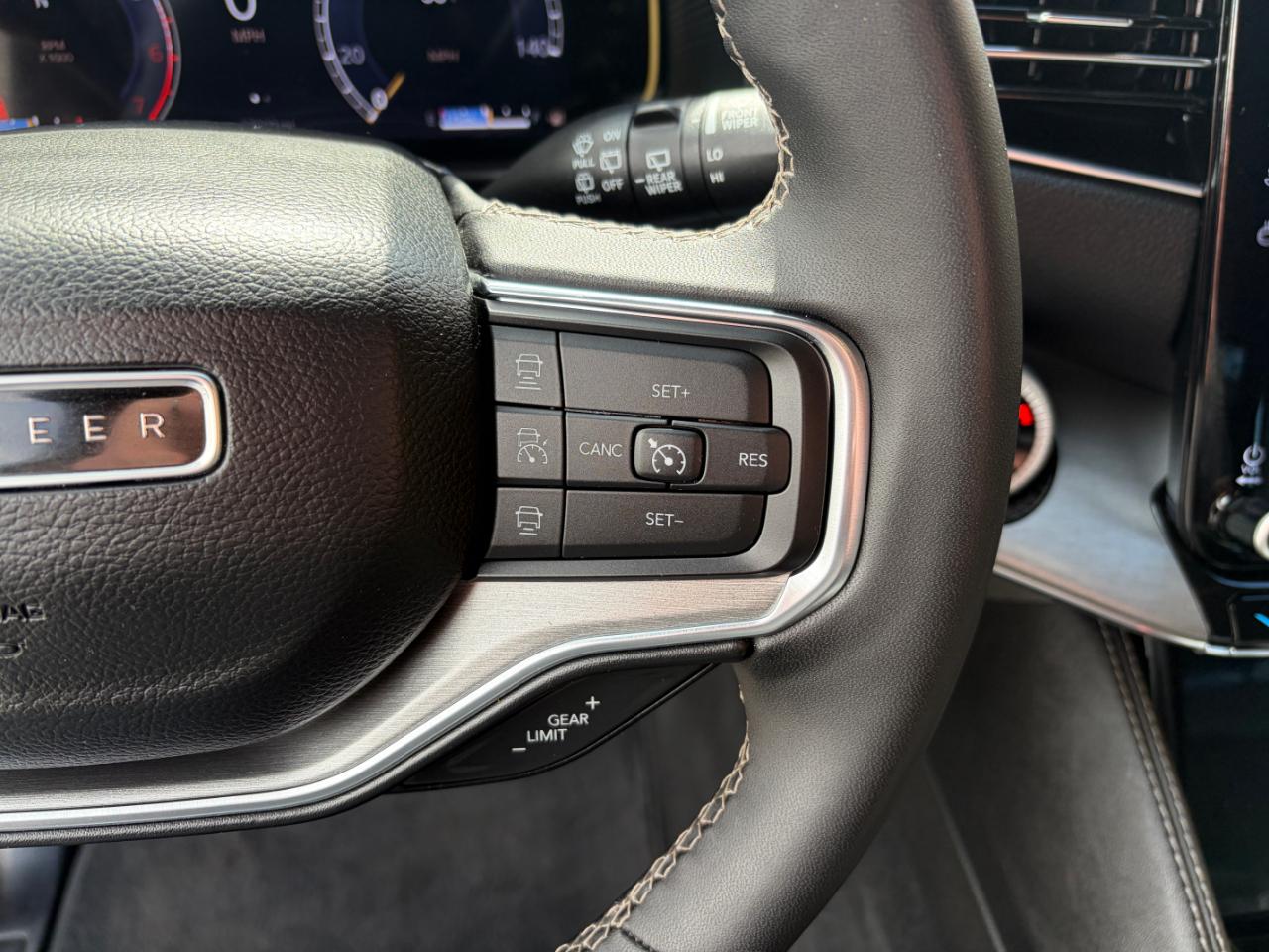 Jeep Wagoneer Series II Carbide 4x4 2024