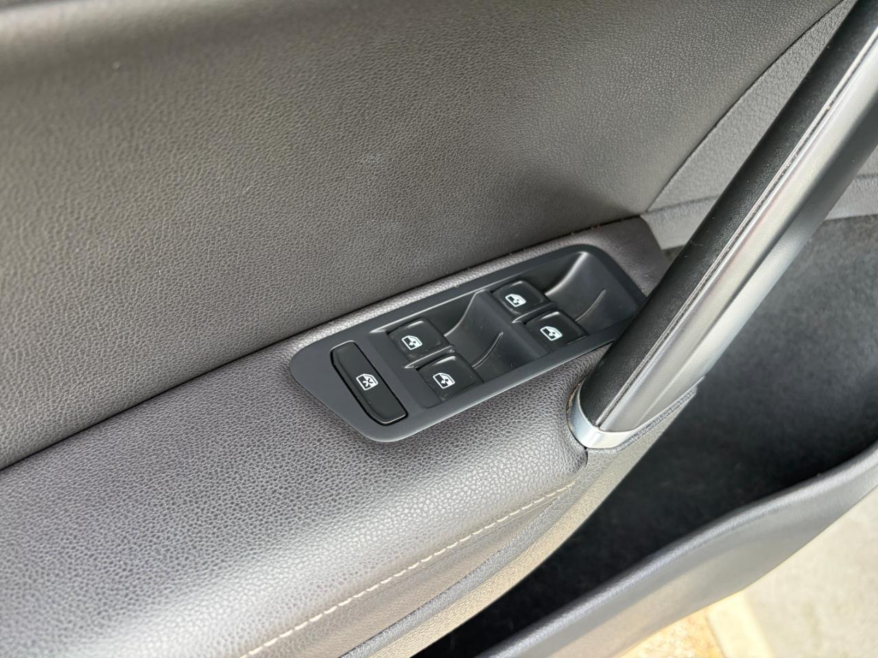 Volkswagen Golf SportWagen 4dr Auto TSI S 2016