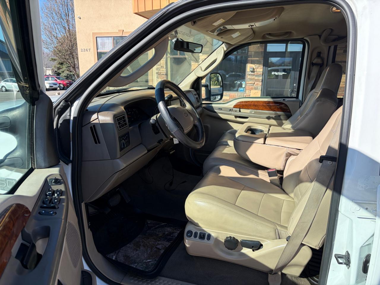 Ford Super Duty F-250 Crew Cab 156" Lariat 4WD 2004