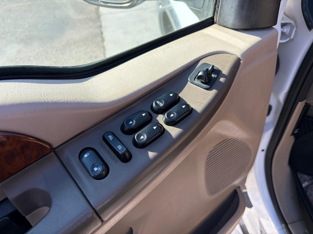 Ford Super Duty F-250 Crew Cab 156" Lariat 4WD 2004