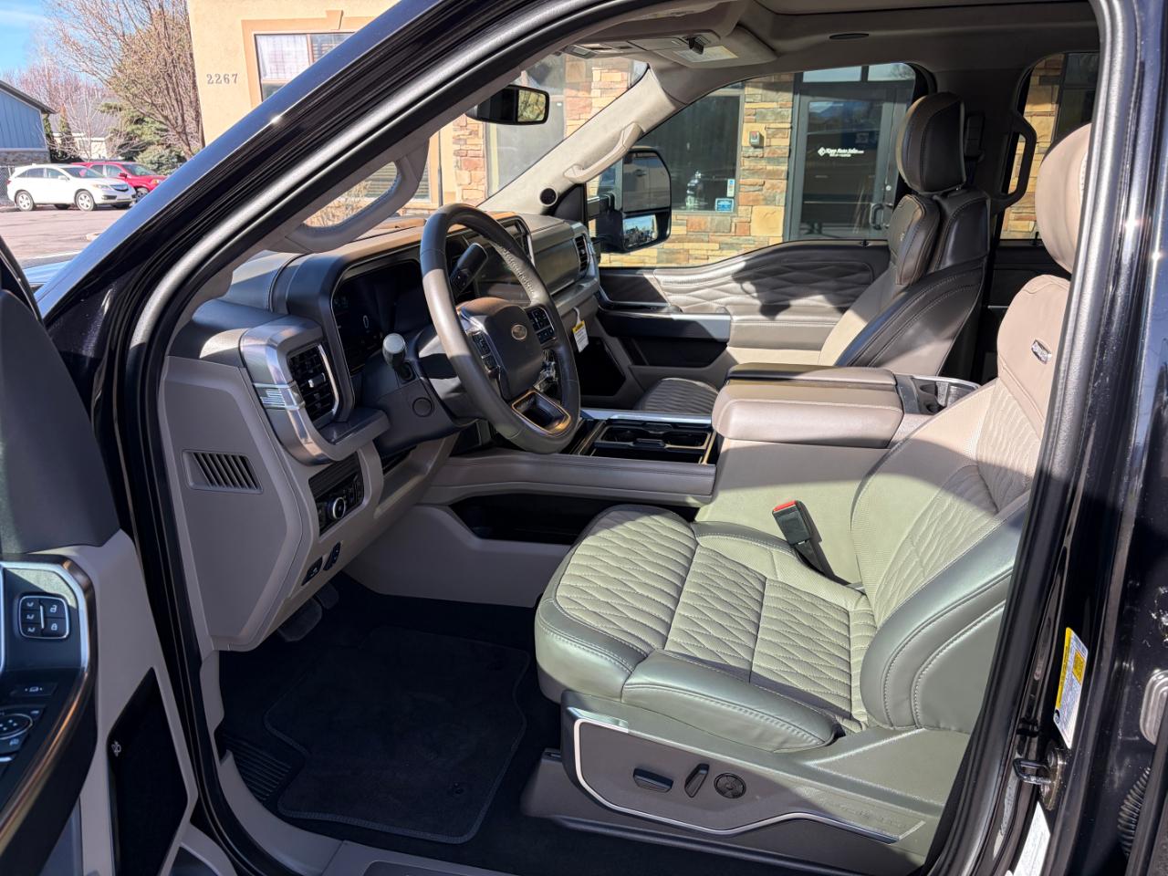 Ford Super Duty F-350 SRW Platinum 4WD Crew Cab 6.75' Box 2025