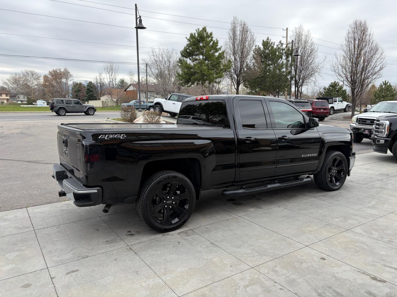 Chevrolet Silverado 1500 4WD Double Cab 143.5" LT w/1LT 2015