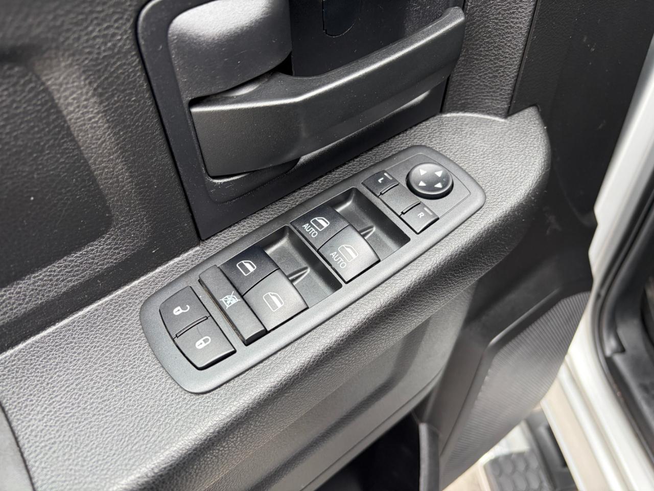 RAM 2500 Tradesman 4x4 Crew Cab 8' Box 2018