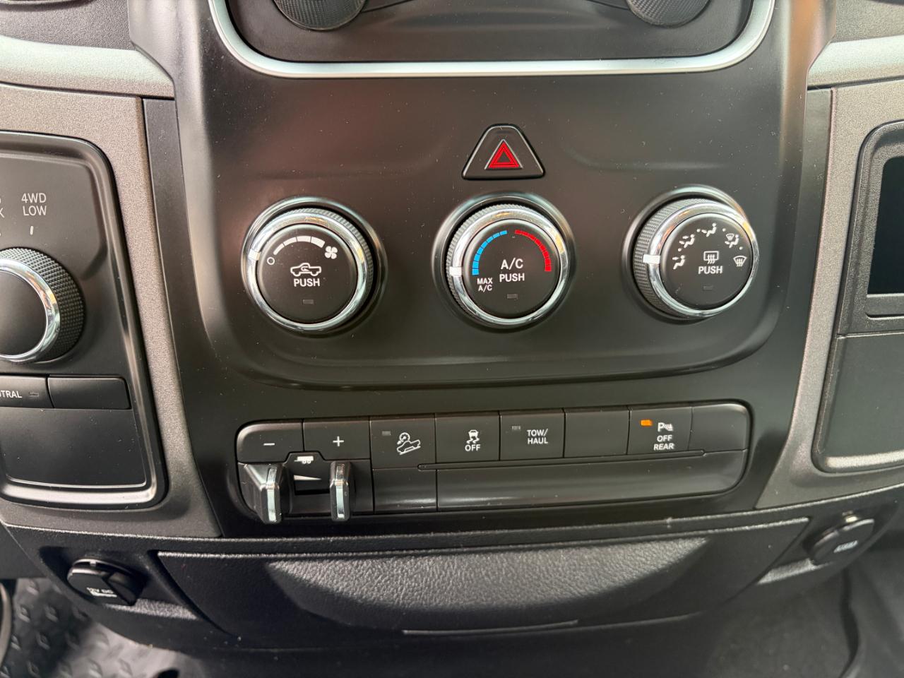 RAM 2500 Tradesman 4x4 Crew Cab 8' Box 2018