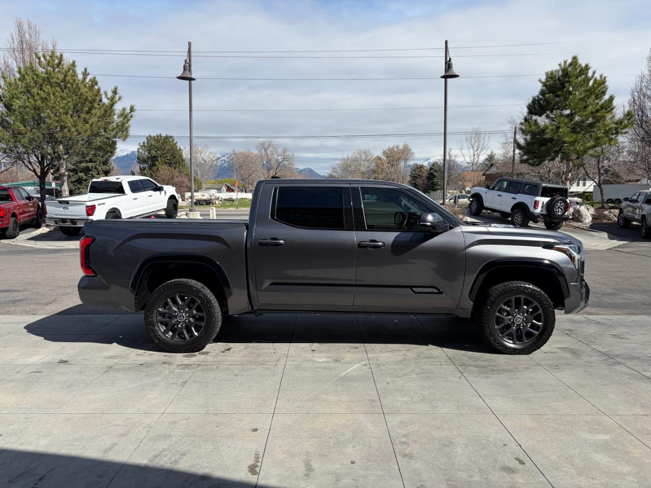 Toyota Tundra 4WD Platinum Hybrid CrewMax 5.5' Bed (Natl) 2023