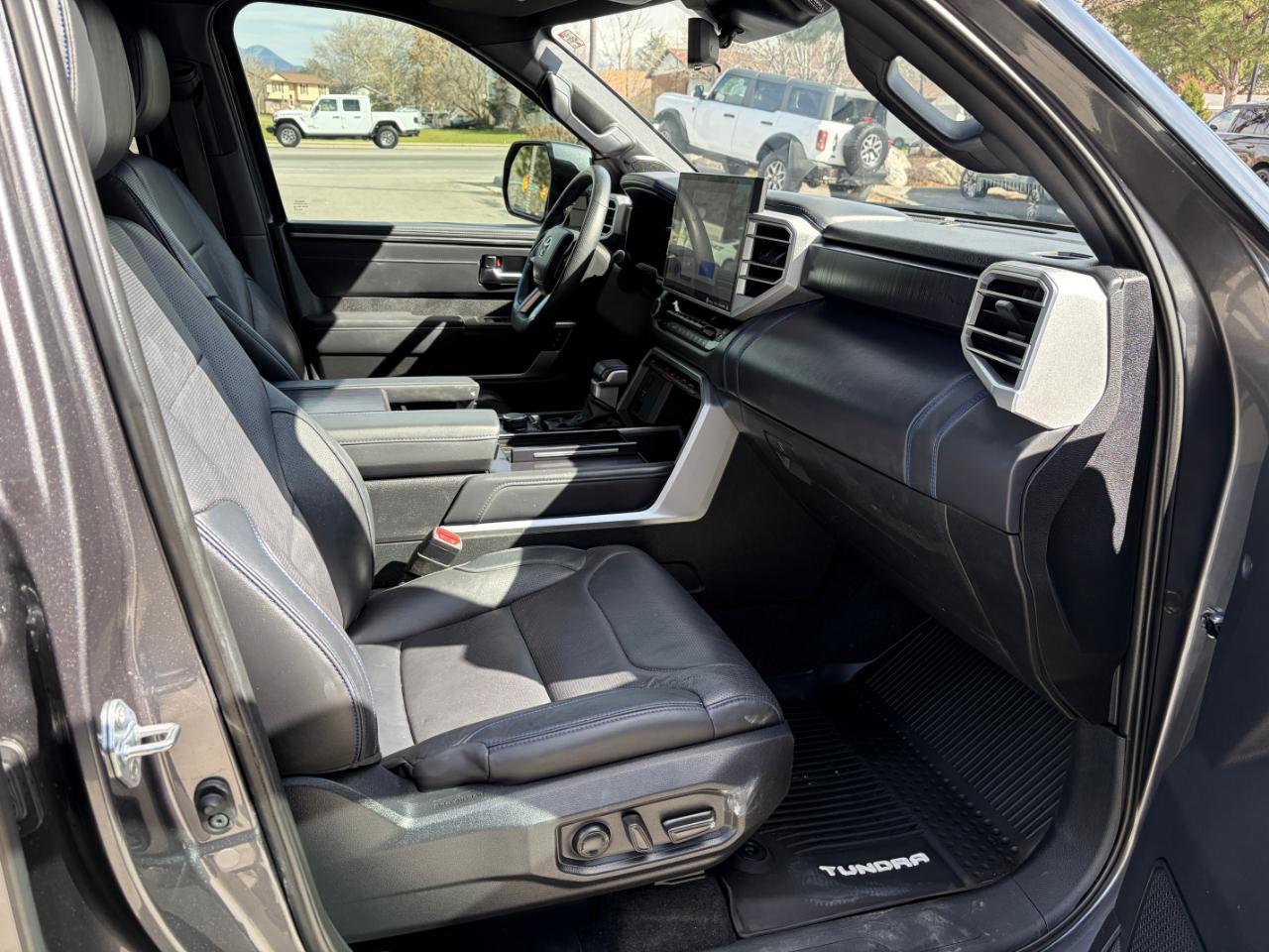 Toyota Tundra 4WD Platinum Hybrid CrewMax 5.5' Bed (Natl) 2023