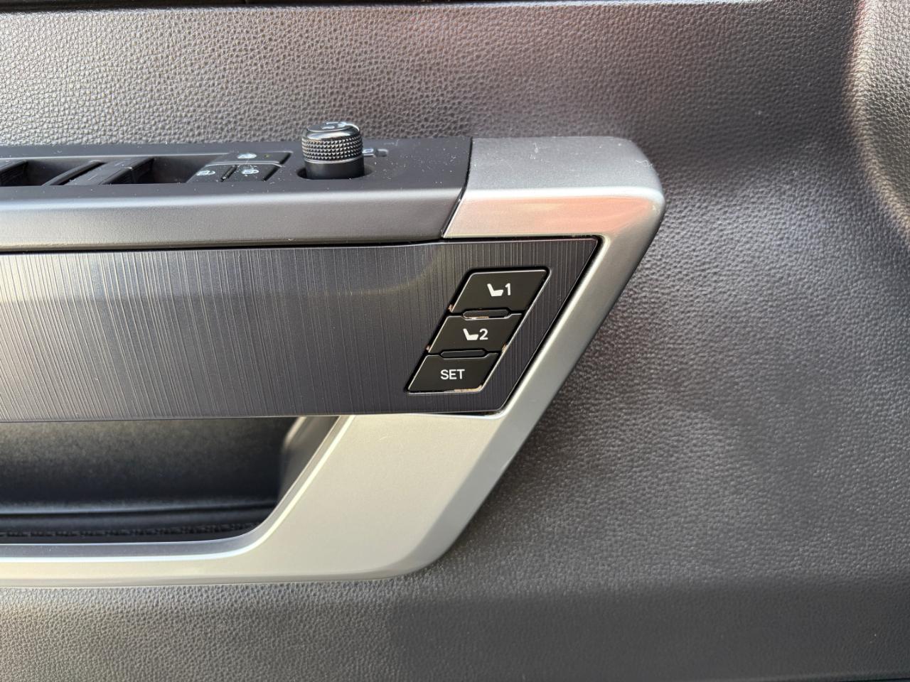 Toyota Tundra 4WD Platinum Hybrid CrewMax 5.5' Bed (Natl) 2023