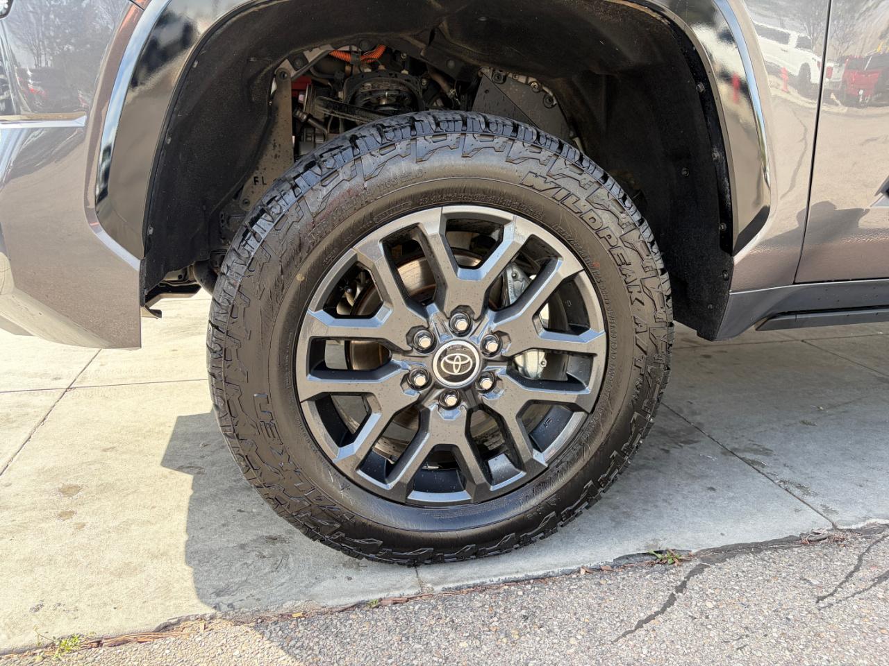 Toyota Tundra 4WD Platinum Hybrid CrewMax 5.5' Bed (Natl) 2023