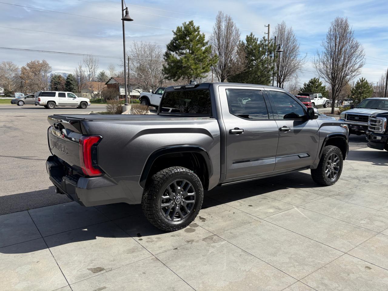 Toyota Tundra 4WD Platinum Hybrid CrewMax 5.5' Bed (Natl) 2023
