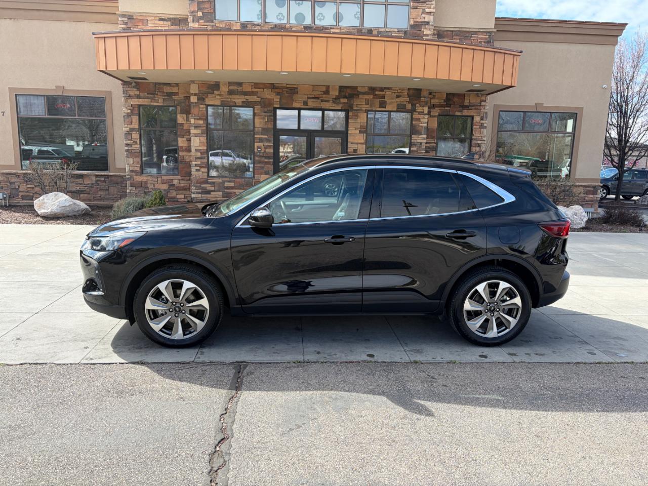 Ford Escape Platinum AWD 2025