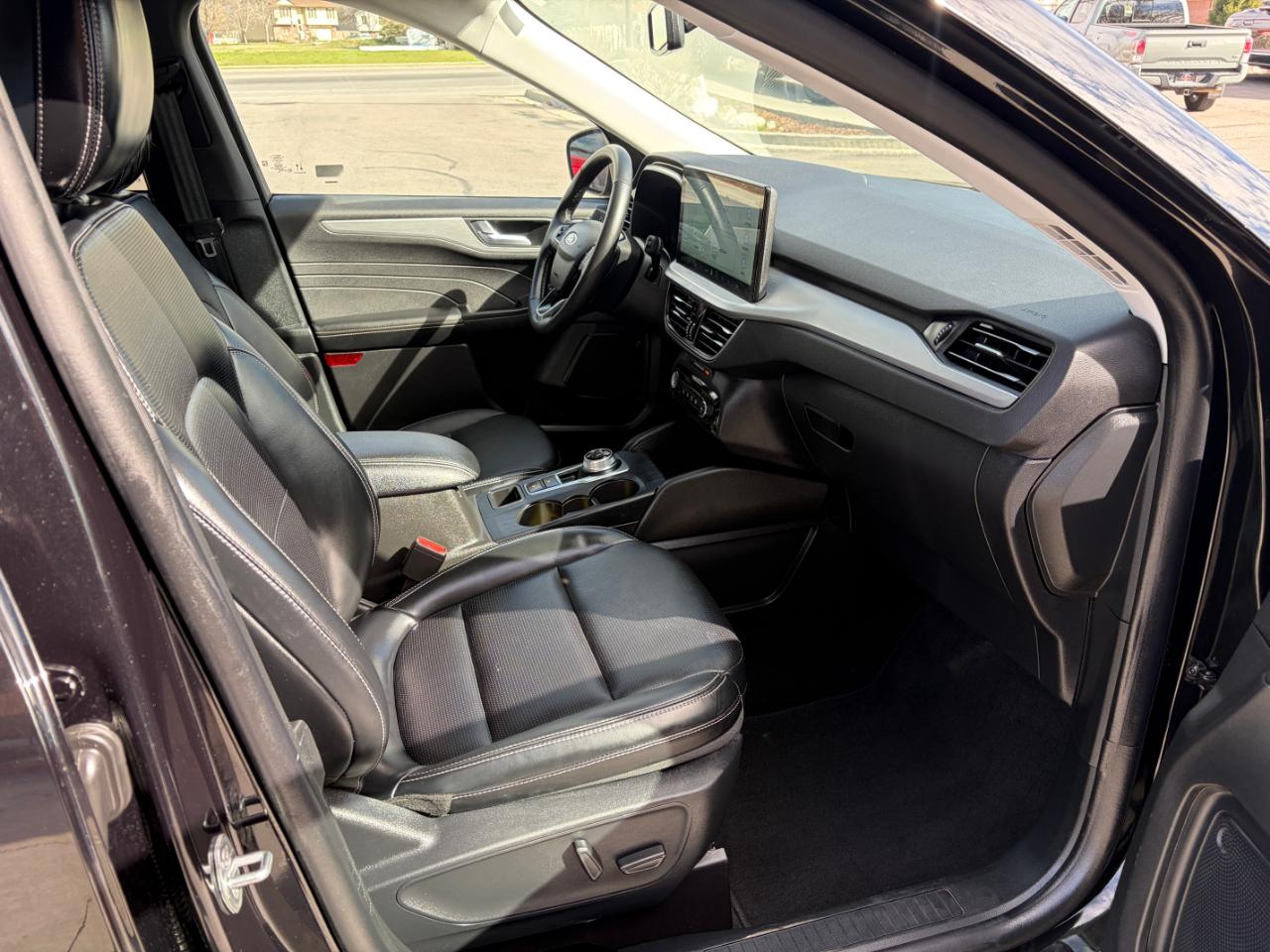 Ford Escape Platinum AWD 2025