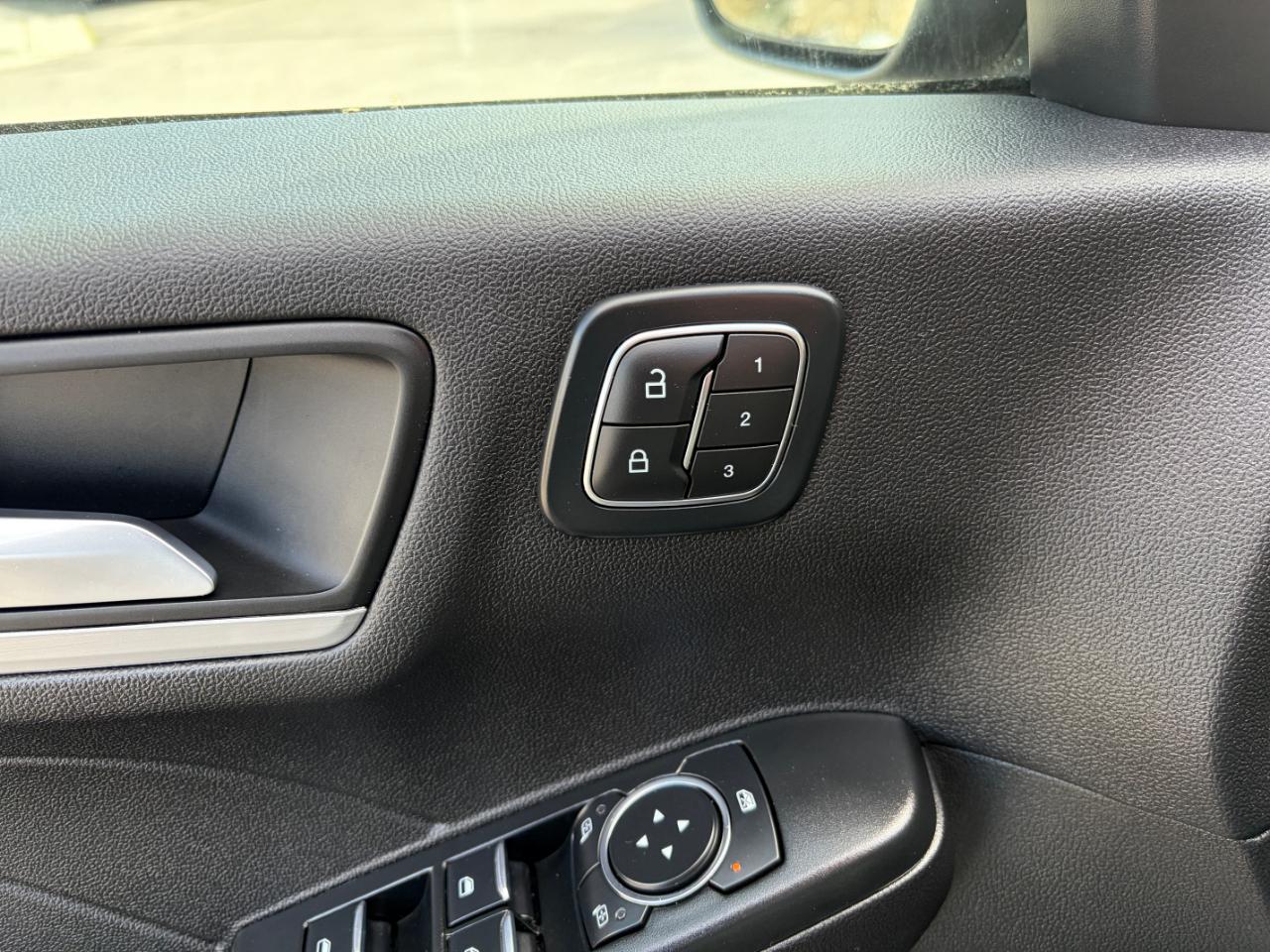 Ford Escape Platinum AWD 2025