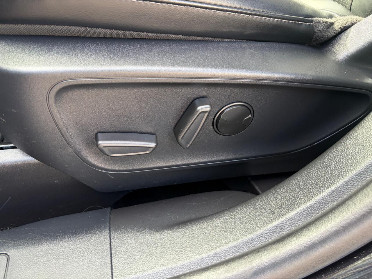 Ford Escape Platinum AWD 2025