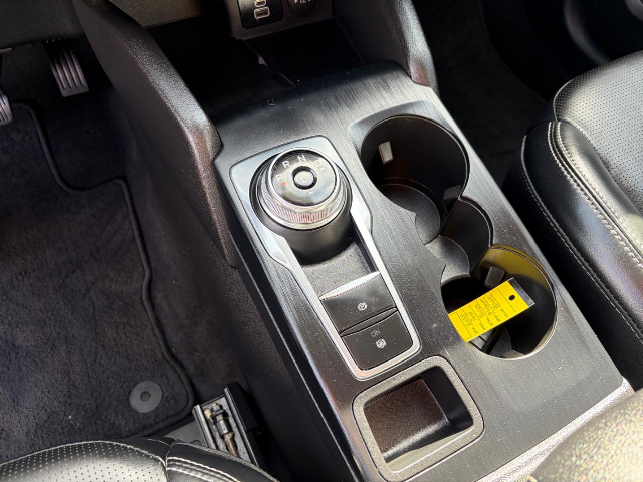 Ford Escape Platinum AWD 2025