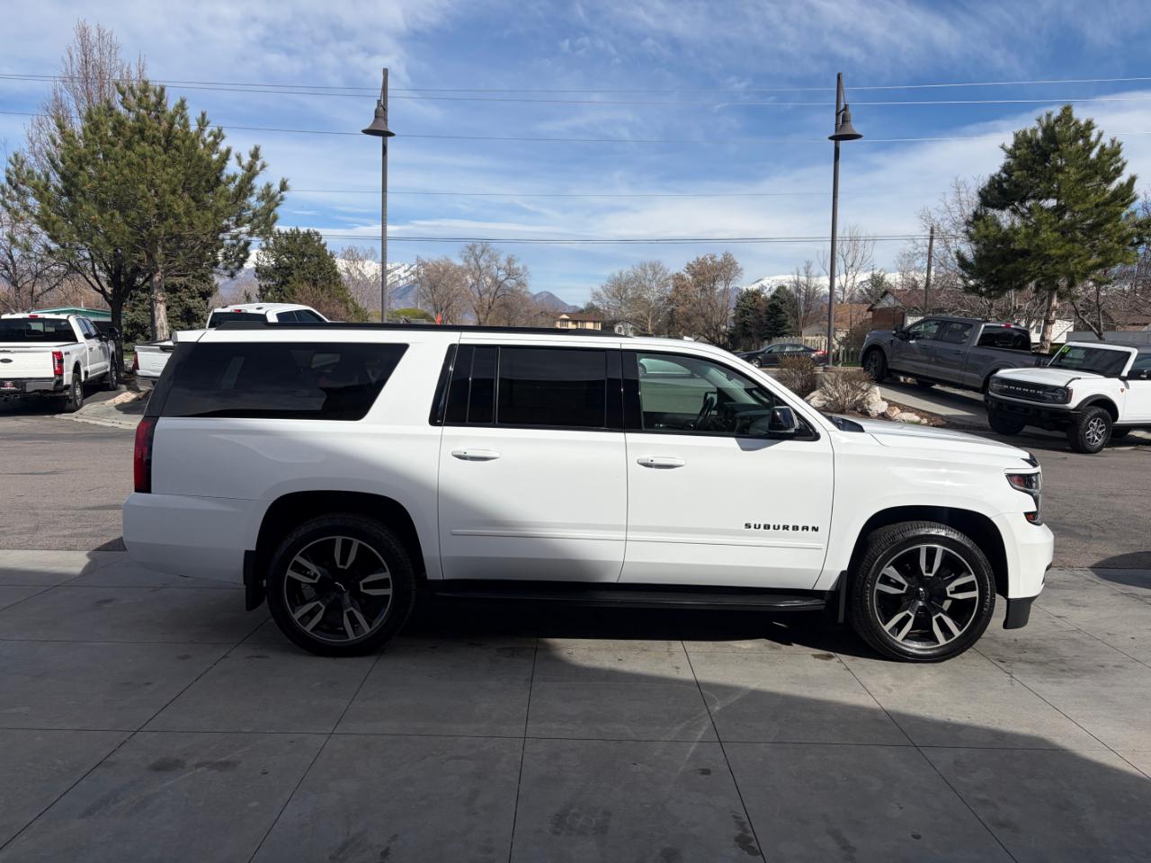 Chevrolet Suburban 4WD 4dr 1500 Premier 2019