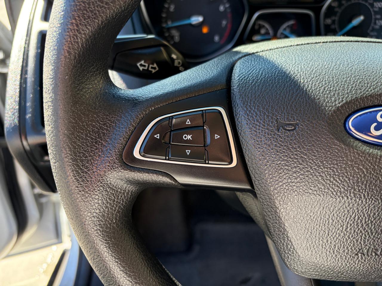 Ford Focus S Sedan 2018