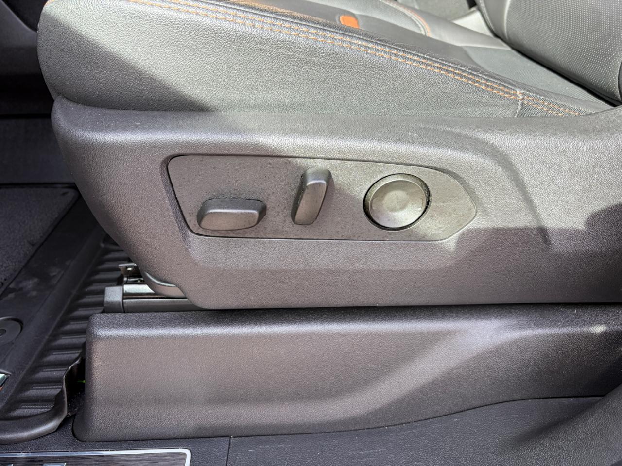 GMC Sierra 1500 4WD Crew Cab 147" AT4 2025