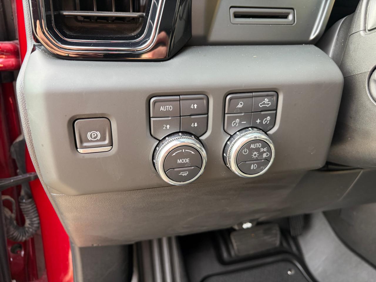 GMC Sierra 1500 4WD Crew Cab 147" AT4 2025