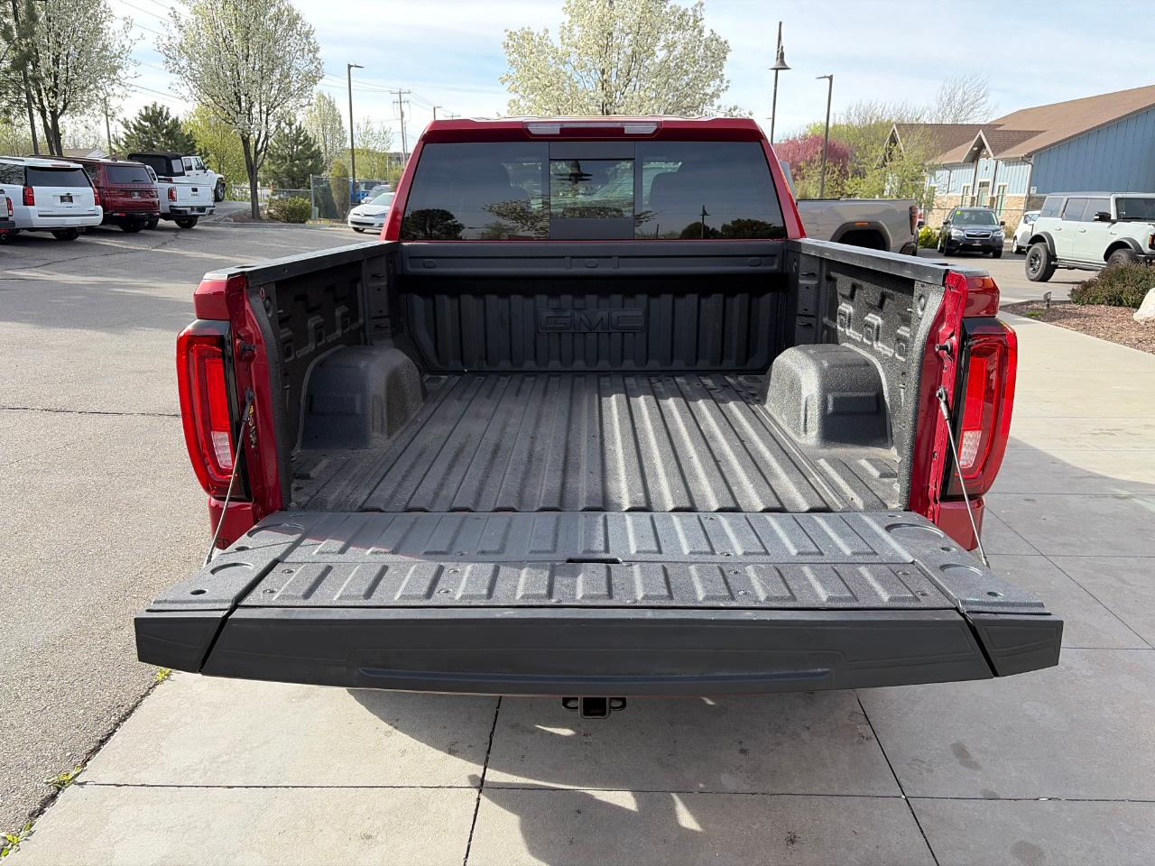 GMC Sierra 1500 4WD Crew Cab 147" AT4 2025