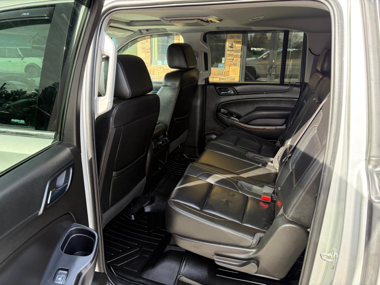 Chevrolet Suburban 4WD 4dr 1500 LT 2017