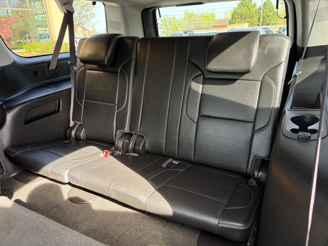 Chevrolet Suburban 4WD 4dr 1500 LT 2017