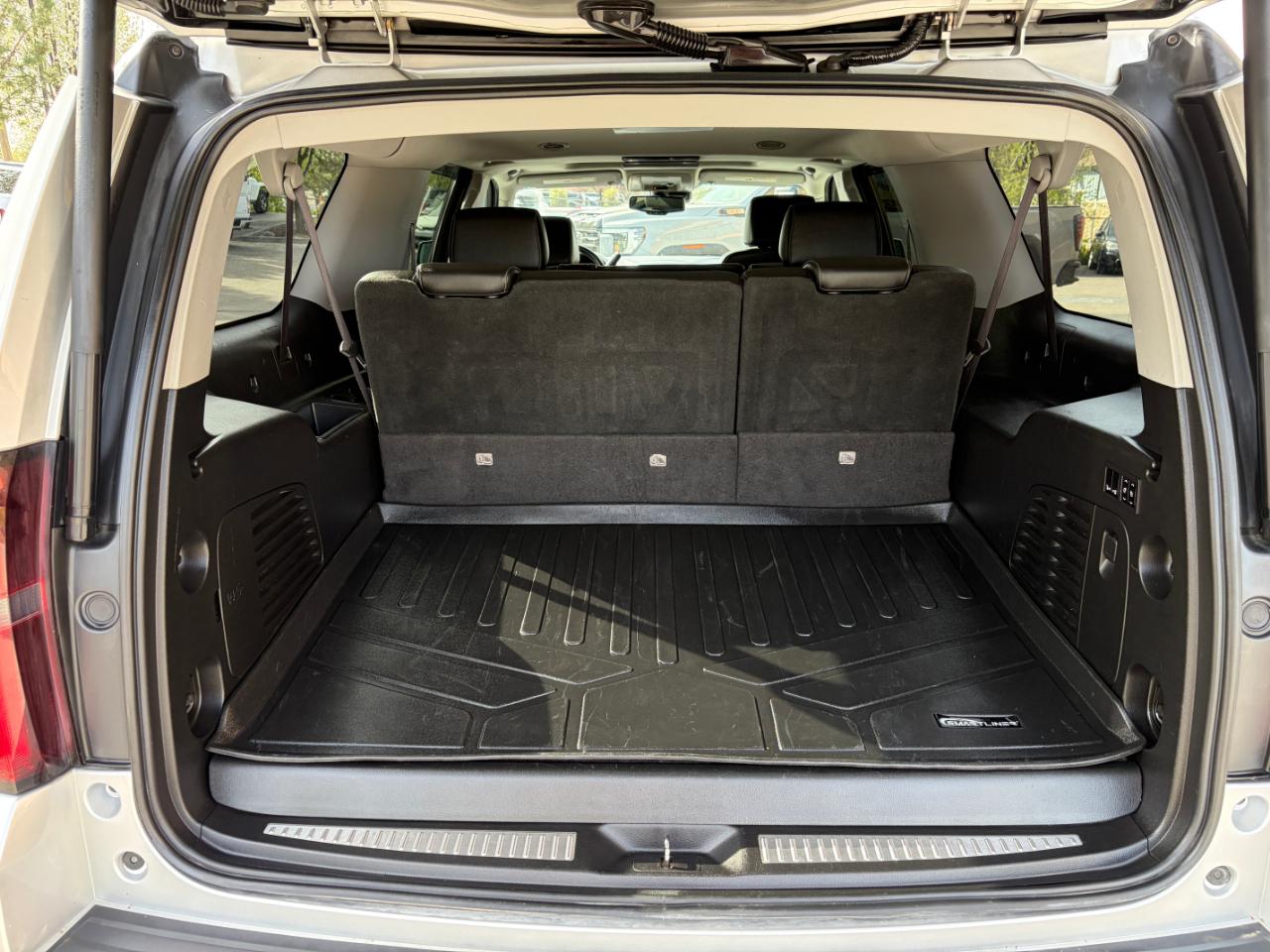 Chevrolet Suburban 4WD 4dr 1500 LT 2017