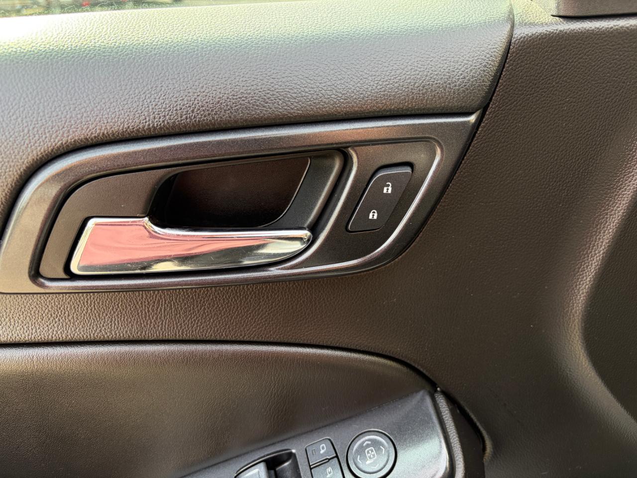 Chevrolet Suburban 4WD 4dr 1500 LT 2017