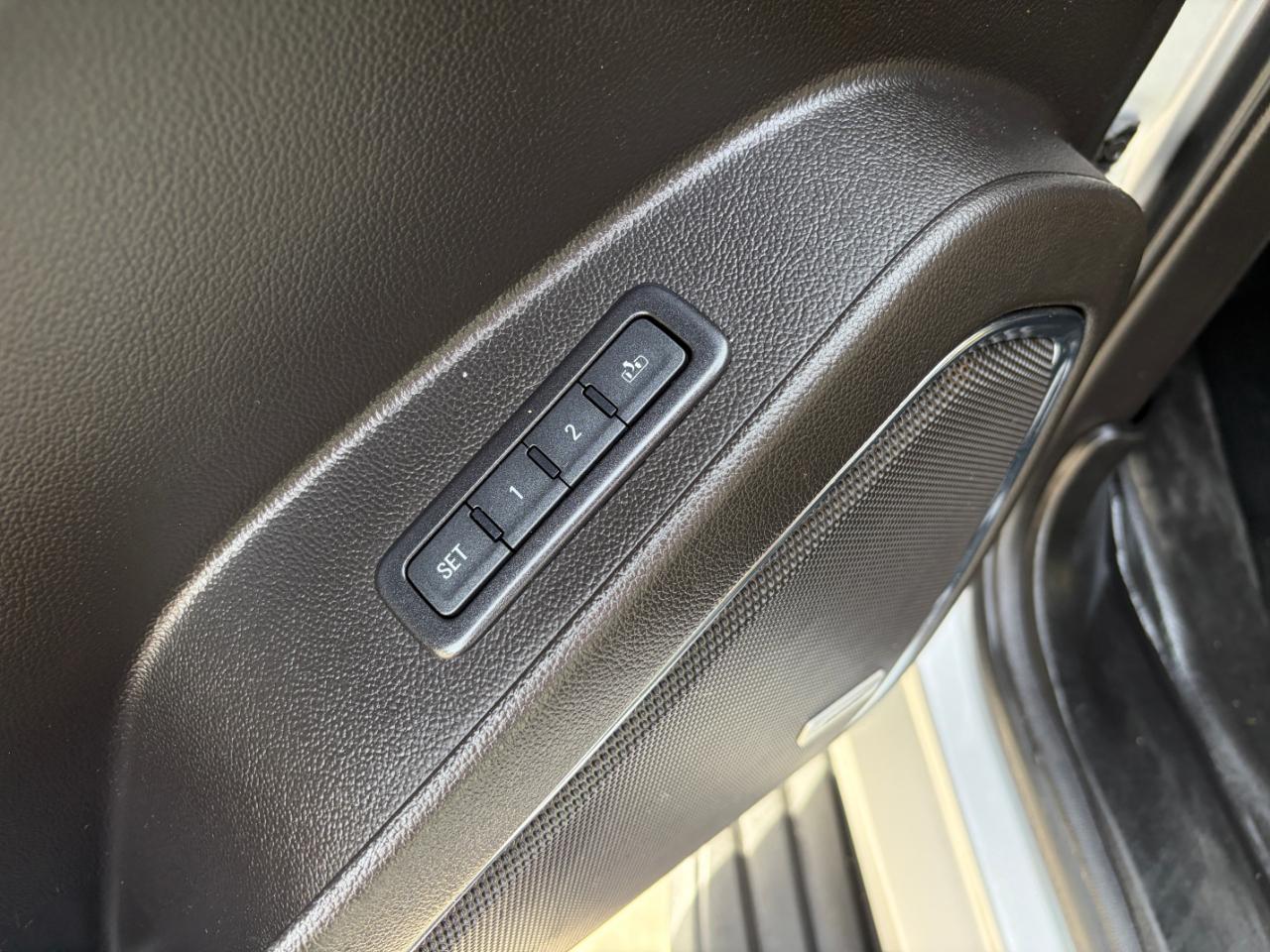 Chevrolet Suburban 4WD 4dr 1500 LT 2017