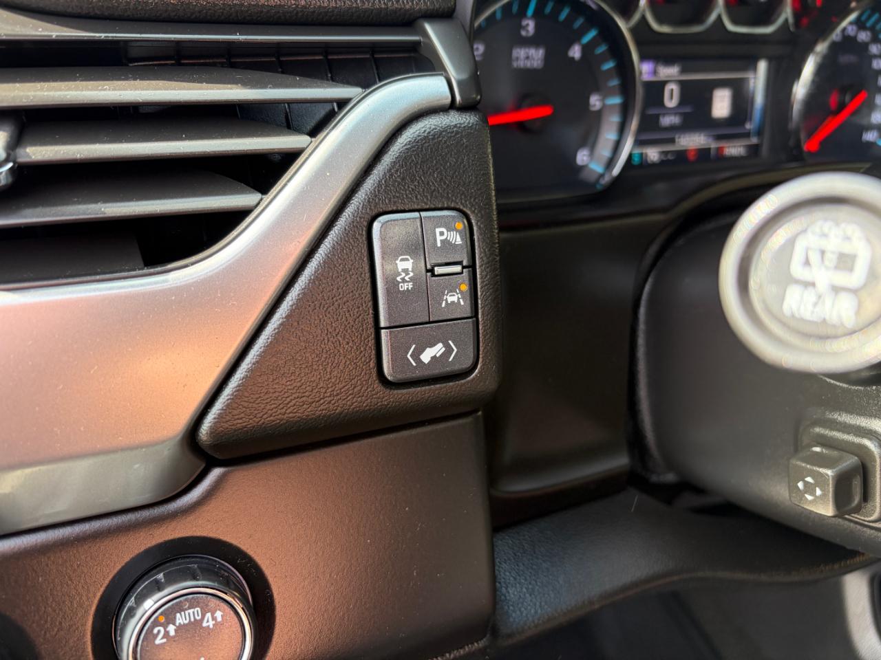 Chevrolet Suburban 4WD 4dr 1500 LT 2017