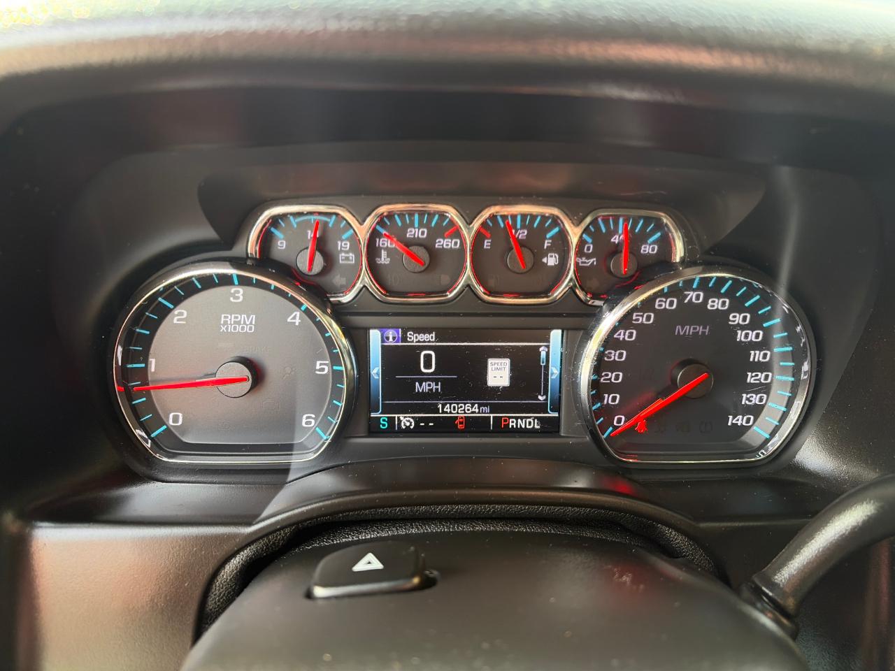 Chevrolet Suburban 4WD 4dr 1500 LT 2017