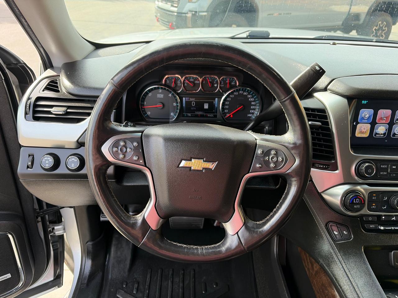 Chevrolet Suburban 4WD 4dr 1500 LT 2017