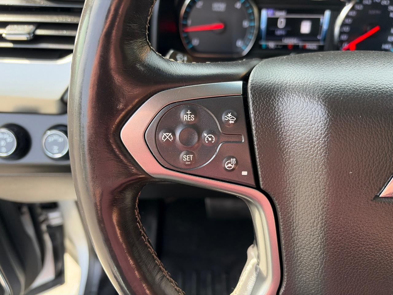 Chevrolet Suburban 4WD 4dr 1500 LT 2017