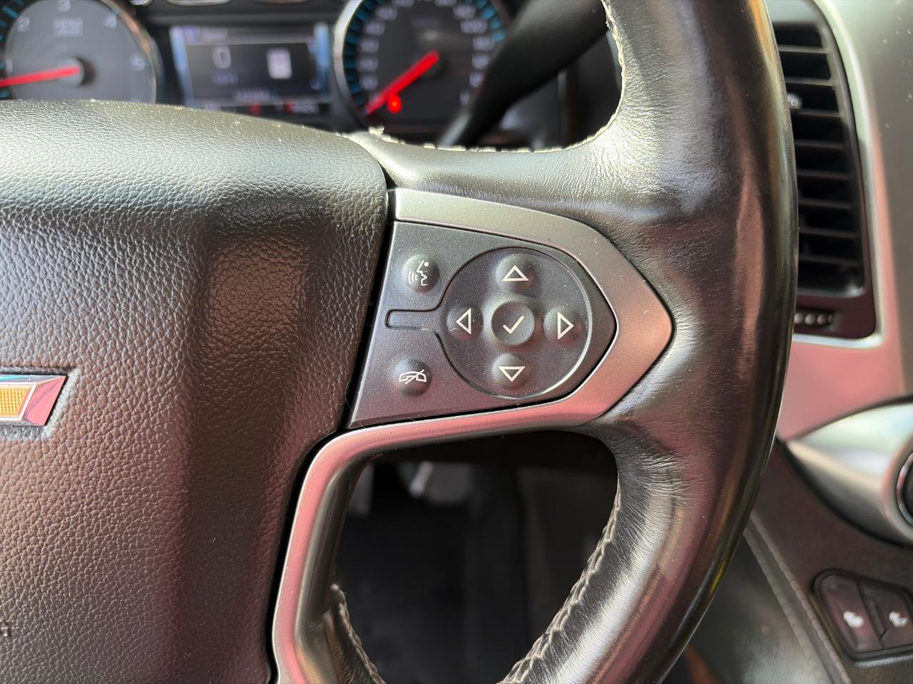 Chevrolet Suburban 4WD 4dr 1500 LT 2017